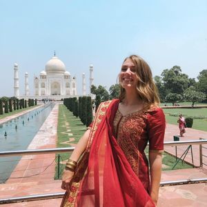 Meet your Posher, April